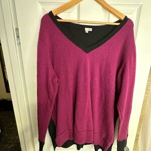 Halogen Cashmere, V-Neck Sweater in Fuchsia and Black